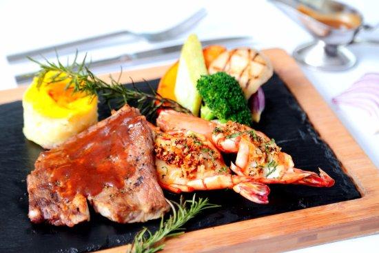 Oakroom Restaurant & Bar